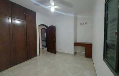 Imagem: A casa possui 4 Dormitórios, 3 Banheiros, 236m² de Área e