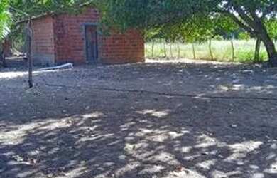 Imagem: A casa possui 2 Dormitórios, 1 Banheiro, 5 Vagas na garagem