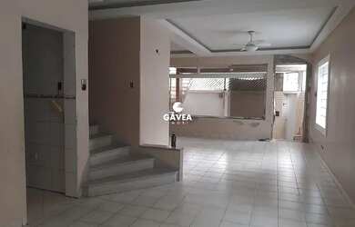 Imagem: A casa possui 4 Dormitórios, 4 Banheiros, 1 Vaga na garagem