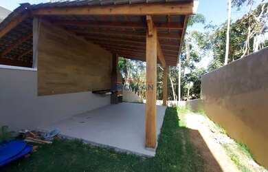 Imagem: A casa possui 3 Dormitórios, 1 Banheiro, 2 Vagas na garagem