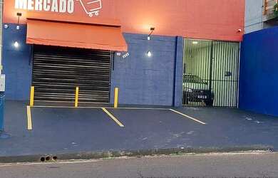 Imagem: O depósito possui 4 Vagas na garagem, 284m² de Área e está