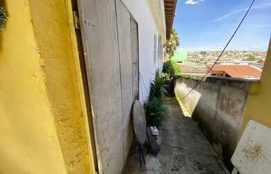 Imagem: A casa possui 2 Dormitórios, 4 Banheiros, 3 Vagas na garagem