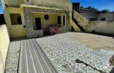 Imagem: A casa possui 2 Dormitórios, 1 Banheiro e está localizado