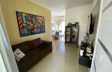 Imagem: A casa em condomínio possui 3 Dormitórios, 1 Banheiro, 2 Vagas