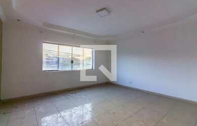 Imagem: A casa possui 3 Dormitórios, 3 Banheiros, 2 Vagas na garagem