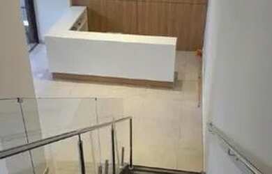 Imagem: O depósito possui 5 Vagas na garagem e 668m² de Área e está