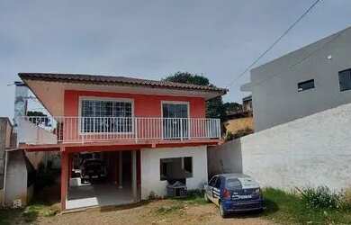 Imagem: A casa possui 5 Dormitórios, 2 Banheiros, 5 Vagas na garagem