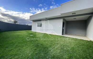 Imagem: A casa possui 3 Dormitórios, 1 Banheiro, 1 Vaga na garagem