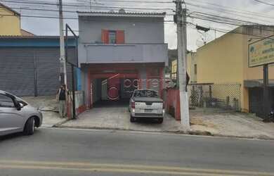Imagem: O depósito possui 2 Vagas na garagem, 250m² de Área e está