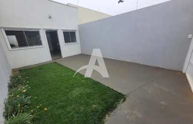 Imagem: A casa possui 2 Dormitórios, 2 Banheiros, 1 Vaga na garagem