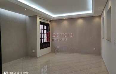 Imagem: A casa possui 3 Dormitórios, 3 Banheiros, 3 Vagas na garagem