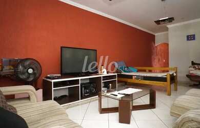 Imagem: A casa possui 3 Dormitórios, 2 Banheiros, 5 Vagas na garagem