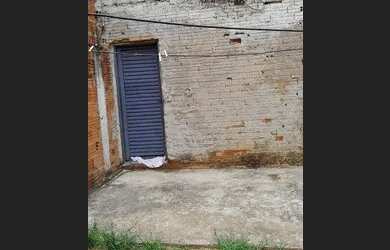 Imagem: A casa possui 2 Dormitórios, 2 Banheiros, 1 Vaga na garagem