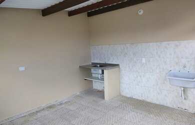 Imagem: A casa possui 2 Dormitórios, 1 Banheiro, 3 Vagas na garagem