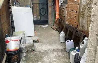 Imagem: A casa possui 2 Dormitórios, 1 Banheiro e está localizado