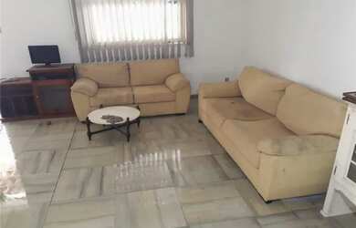 Imagem: A casa possui 4 Dormitórios, 3 Banheiros, 4 Vagas na garagem