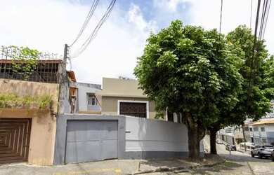 Imagem: A casa possui 5 Dormitórios, 4 Banheiros, 4 Vagas na garagem