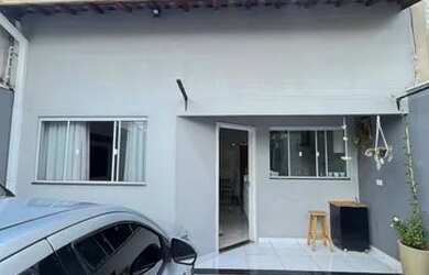 Imagem: A casa possui 2 Dormitórios, 1 Banheiro, 1 Vaga na garagem