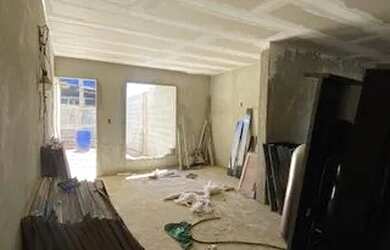 Imagem: A casa possui 3 Dormitórios, 2 Banheiros, 2 Vagas na garagem