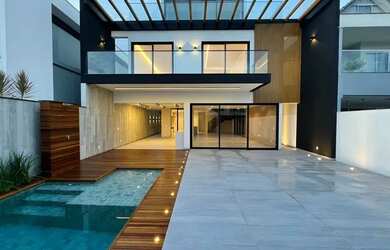 Imagem: A casa em condomínio possui 5 Dormitórios, 5 Banheiros, 2