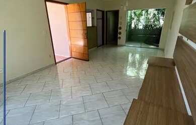 Imagem: A casa possui 3 Dormitórios, 3 Banheiros, 4 Vagas na garagem