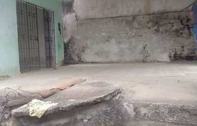 Imagem: A casa possui 3 Dormitórios, 1 Banheiro, 2 Vagas na garagem