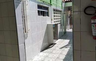 Imagem: O apartamento possui 3 Dormitórios, 1 Banheiro, 1 Vaga na garagem