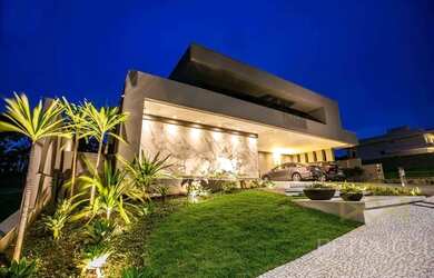 Imagem: A casa em condomínio possui 4 Dormitórios, 4 Banheiros, 4