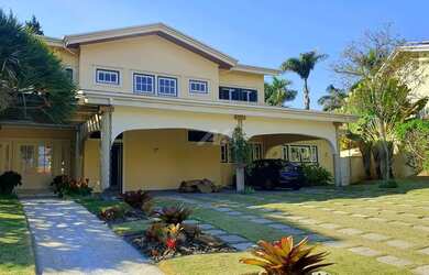 Imagem: A casa em condomínio possui 4 Dormitórios, 5 Banheiros, 5