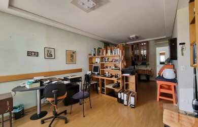 Imagem: O apartamento possui 1 Dormitório, 1 Banheiro, 1 Vaga na garagem