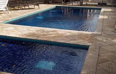 Imagem: O apartamento possui 2 Dormitórios, 1 Banheiro, 1 Vaga na garagem