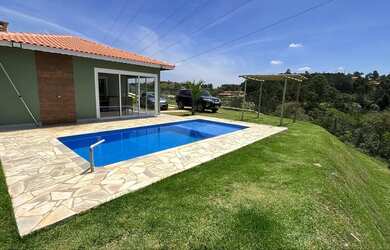 Imagem: A fazenda possui 180m² de Área e está localizado em Centro