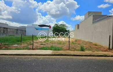 Imagem: O terreno possui 400m² de Área e está localizado em Jardim