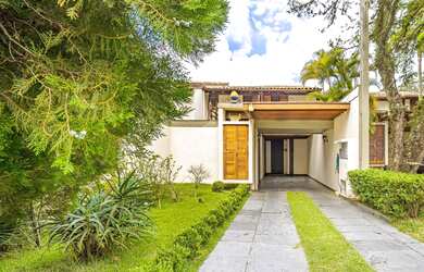 Imagem: A casa à venda possui 3 Dormitórios, 5 Banheiros, 4 Vagas