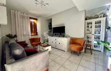 Imagem: A casa possui 2 Dormitórios, 2 Banheiros, 2 Vagas na garagem