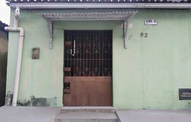 Imagem: A casa possui 3 Dormitórios, 2 Banheiros, 1 Vaga na garagem