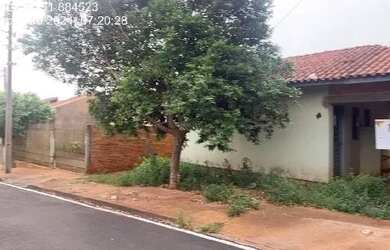 Imagem: A casa possui 1 Dormitório, 1 Banheiro, 180m² de Área e