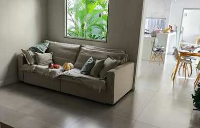 Imagem: A casa em condomínio possui 4 Dormitórios, 2 Banheiros, 2