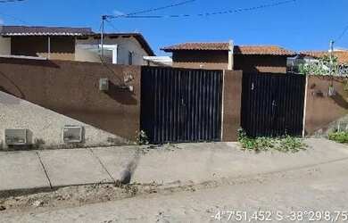 Imagem: A casa possui 2 Dormitórios, 1 Banheiro, 1 Vaga na garagem