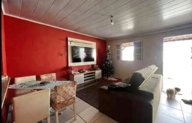 Imagem: A casa possui 3 Dormitórios, 1 Banheiro, 1 Vaga na garagem