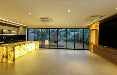 Imagem: A casa em condomínio possui 5 Dormitórios, 5 Banheiros, 4