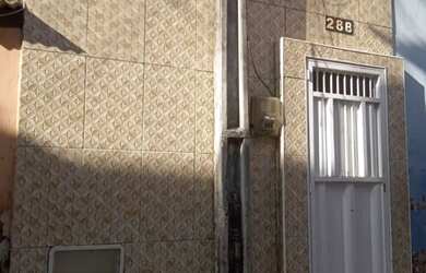 Imagem: A casa possui 2 Dormitórios, 1 Banheiro e está localizado