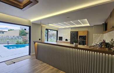 Imagem: A casa em condomínio possui 4 Dormitórios, 3 Banheiros, 2