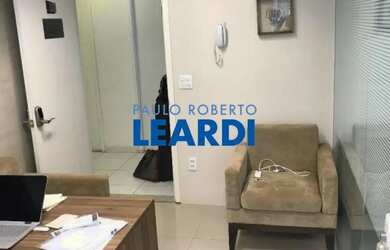 Imagem: O depósito possui 1 Vaga na garagem e 42m² de Área e está