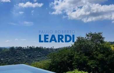 Imagem: A casa em condomínio possui 4 Dormitórios, 5 Banheiros, 4