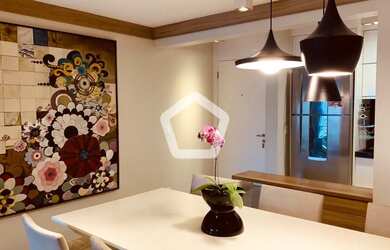 Imagem: O apartamento possui 3 Dormitórios, 1 Banheiro, 2 Vagas na