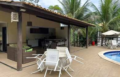 Imagem: A casa possui 3 Dormitórios, 2 Banheiros, 2 Vagas na garagem