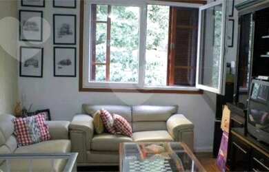 Imagem: A casa possui 4 Dormitórios, 4 Banheiros, 2 Vagas na garagem