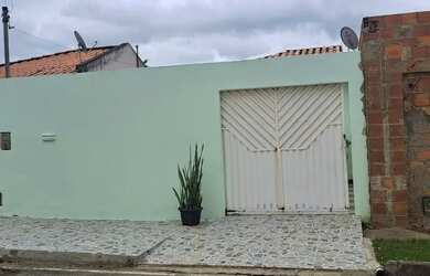 Imagem: A casa possui 2 Dormitórios, 1 Banheiro e está localizado