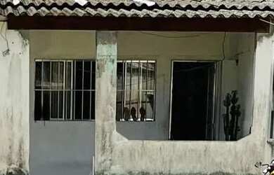 Imagem: A casa possui 1 Dormitório, 1 Banheiro, 1 Vaga na garagem e